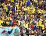 Tribuna del estadio El Campín con aficionados con camisetas amarillas