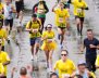 Personas corriendo sobre una calle