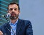 Alcalde Galán hablándole a un micrófono