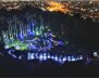 Jardín iluminado con motivo navideño