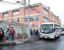 Rutas escolares blancas en una acera