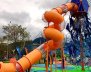 Juego de tobogán en un parque público de Bogotá