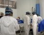 Personal médico en un consultorio