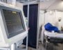 Máquina en un hospital que mide los signos vitales