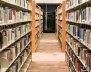 Libros en estanterías