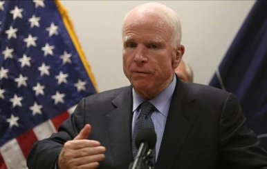 Senador estadounidense John McCain suspende tratamiento de cáncer