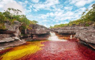 CAÑO_CRISTALES_–_LOS_OCHOS_01-696x463
