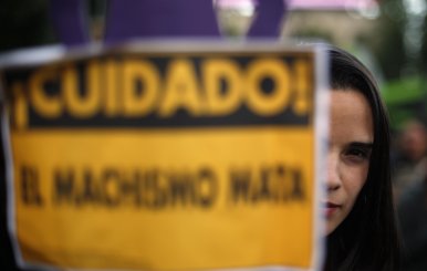 La UE en Colombia alerta del "coronamachismo", la pandemia que solo mata mujeres