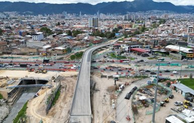 Puente vehicular en construcción