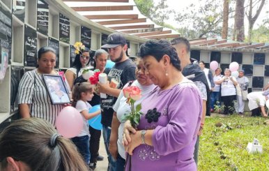 Madre de vítima desaparecida en cementerio