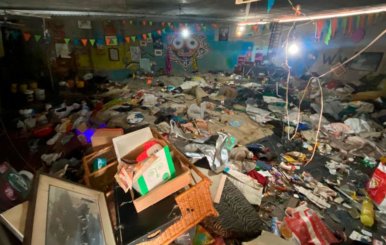 Habitación llena de basura