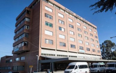 Fachada de un edificio de ladrillos