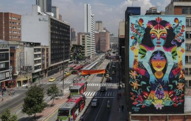 Graffiti en una fachada de un edificio de Bogotá