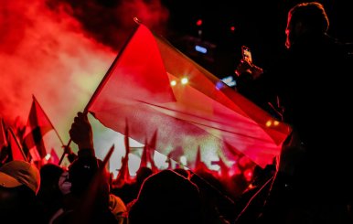 Bandera de Palestina ondeada durante una protesta