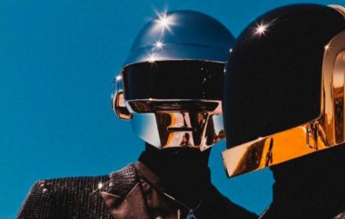 Imagen de los cascos que utilizan los miembros de Daft Punk en sus presentaciones