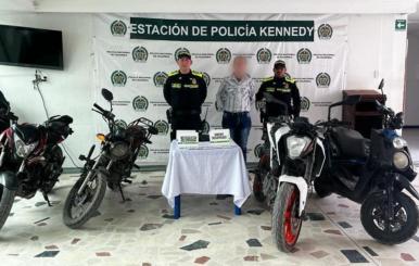 Hombre capturado por la policía con los elements que habría hurtado 