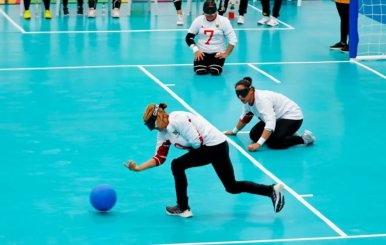 Deportistas bogotanos con discapacidad durante una disciplina deportiva en los Juegos Paranacionales 2023