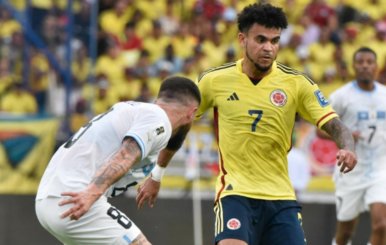 Luis Díaz en el partido de Colombia contra Uruguay en Barranquilla