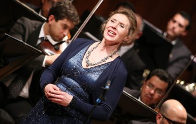 Cantante de opera de la Orquesta Filarmónica de Bogotá
