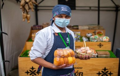productor en puesto de mercado de mercados campesinos