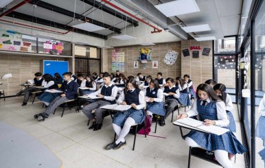 Estudiantes en aula de clases