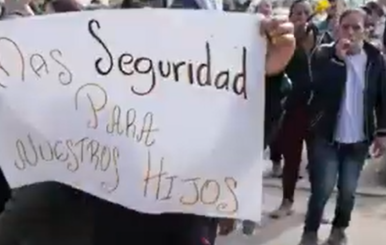 Protesta padres de familia