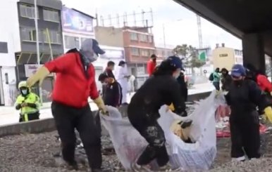 Retiran cambuches en el canal de la sexta con carrera 30