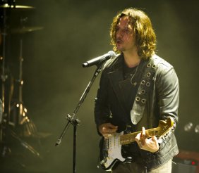 RockStory: Gui desata el caos al golpear a Leo Regis 