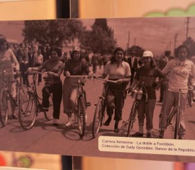 Exposición 'Rodar Juntas' en el Museo de Bogotá