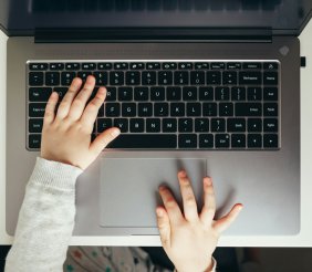 El reto de cuidar a niños, niñas y adolescentes en la era digital