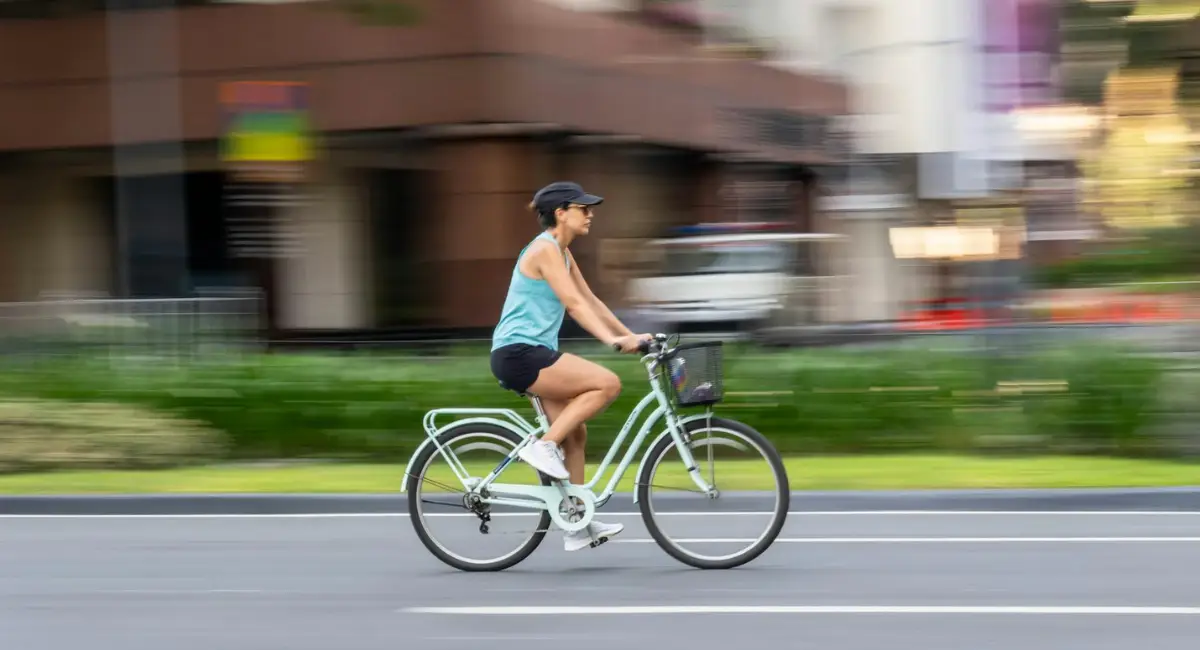 Persona montando bicicleta